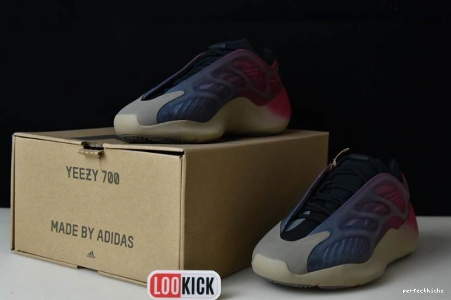 Carbon Yeezy V3 700 Fade GW1814 Adidas 0818